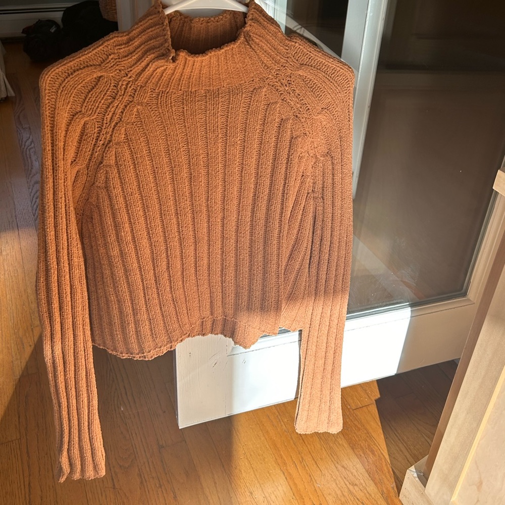 AE cropped orange sweater, never worn, size M